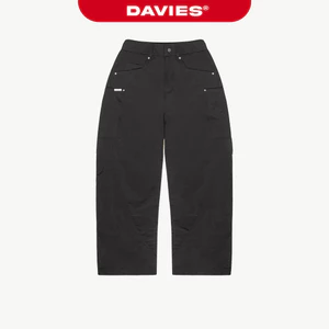 Quần ống suông cài khuy lưng thun DAVIES có bách nịt hoạ tiết viền chỉ vải dù nhăn logo thêu chìm Utility Pants | D-Q10