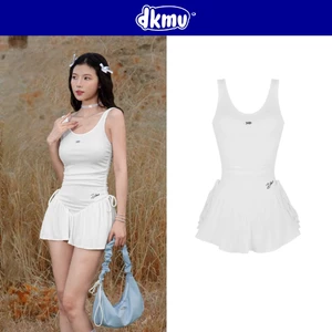 Váy jumpsuit DKMV màu trắng form hai dây bản to hở lưng họa tiết chữ thêu xinh xắn Obsti Dress | K21-D1