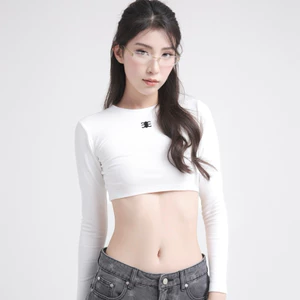 Eleven - Áo Crop Top Tay Dài Thêu Mono | Màu Trắng