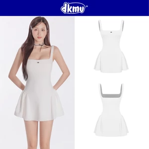 Đầm hai dây trắng bản to xoè bồng DKMV cổ vuông đính logo cá điệu đà thun 2 da ôm dáng Caroline Dress | K-D42-T